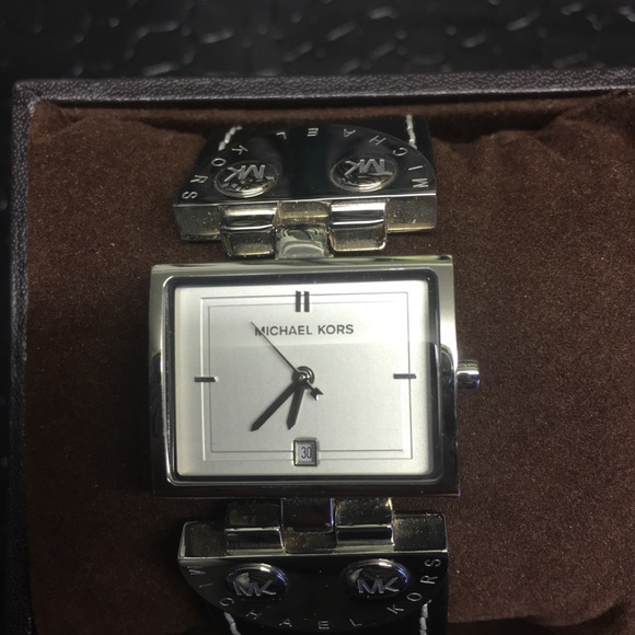 Michael Kors Women’s Watch - Picture 3 of 4